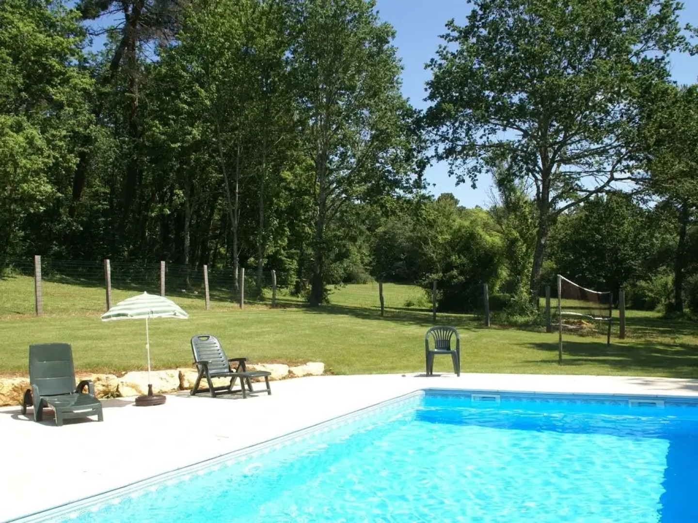 Quaint Holiday Home in Blanquefort-sur-briolance With Pool