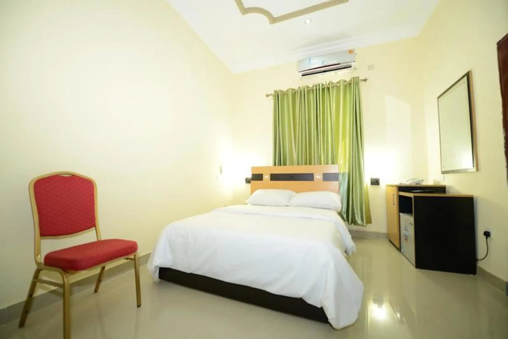 Momak 2 Hotel & Suites