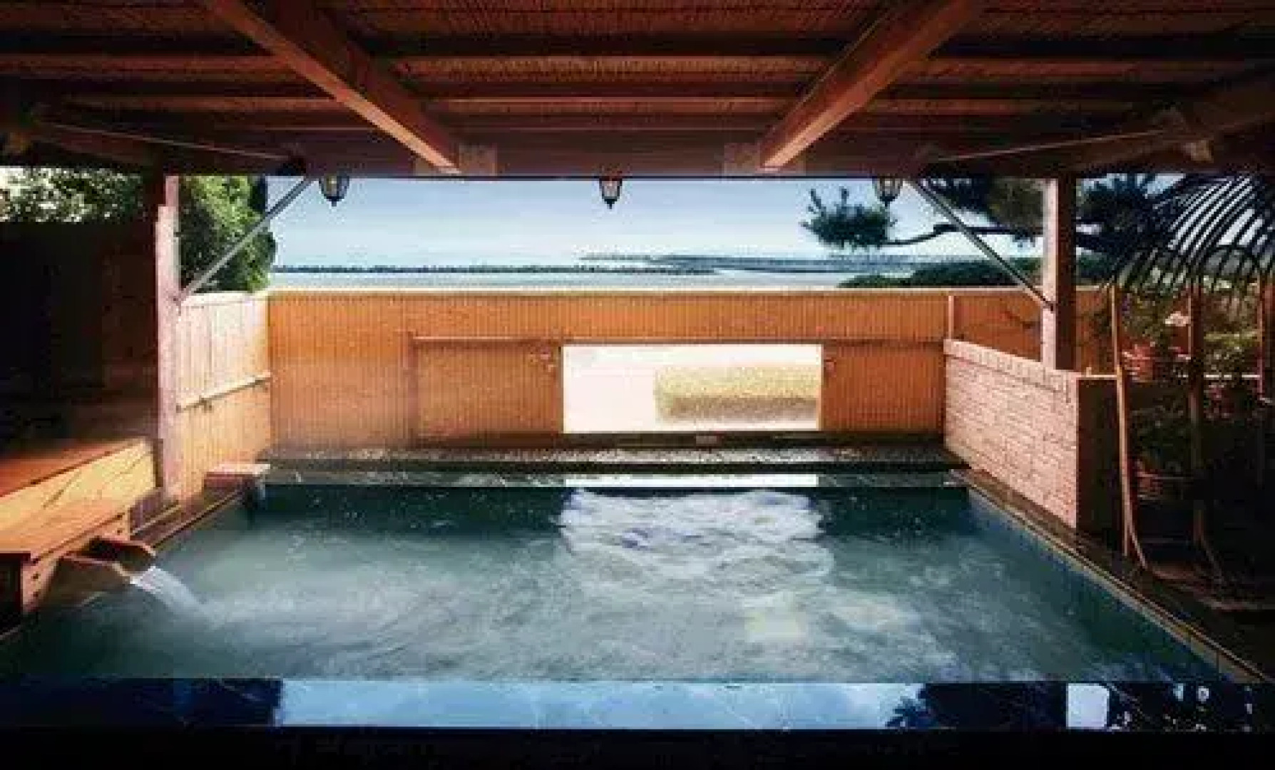 Kamogawa Universe Hotel