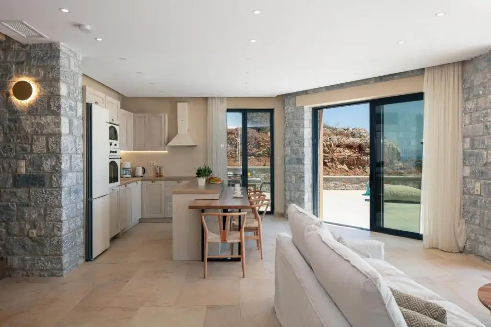 Seafront luxury villa with infinity pool & devine views!