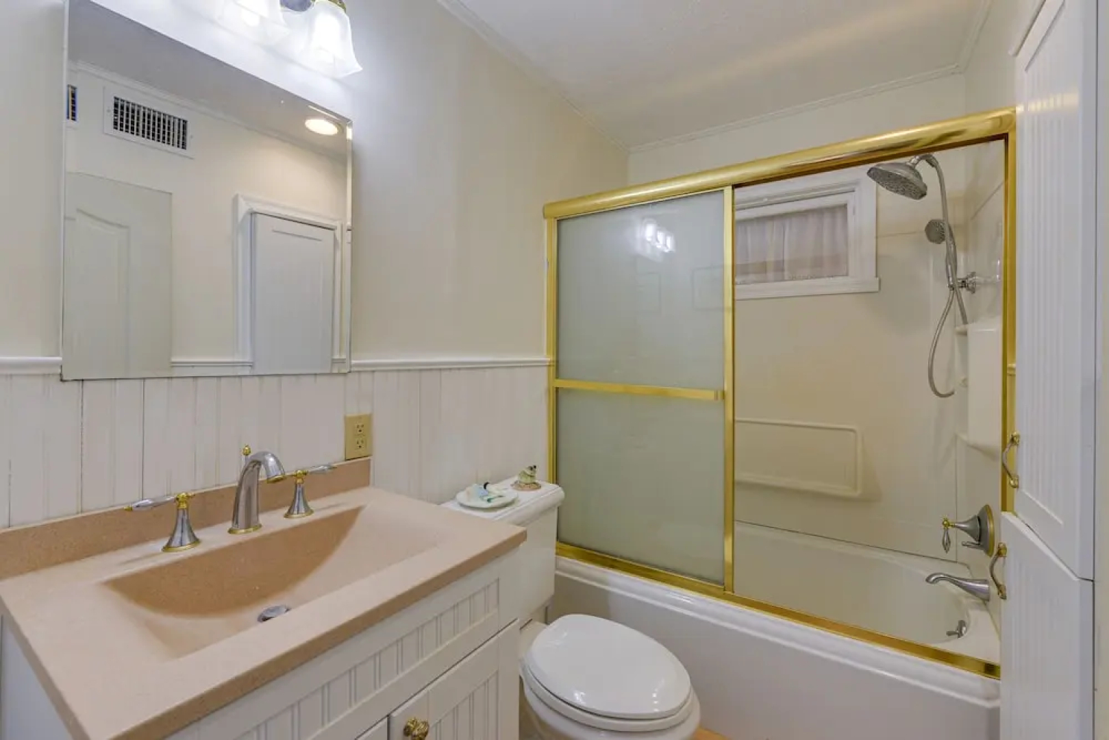 New Jersey Cottage w/ Grill - Short Walk to Beach!