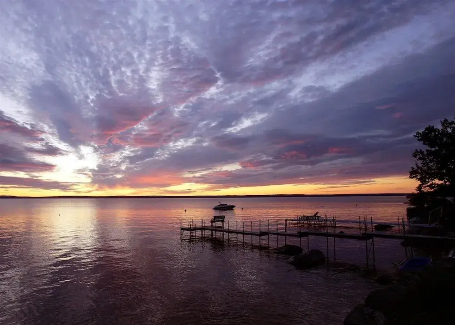 Cozy Cove Cottage Limit 6 3 Bedroom Cottage by RedAwning