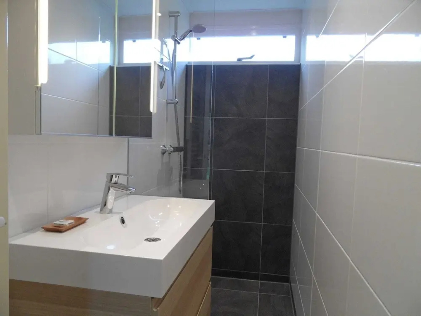 Cosy Holiday Home in Lauwersoog by the Lake