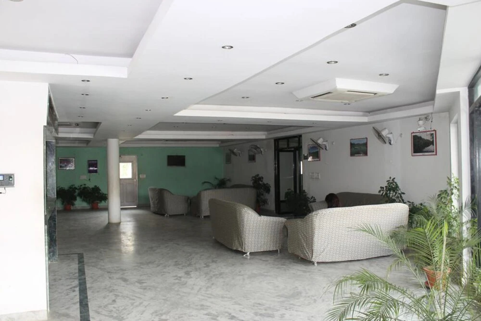 Kitchen Hut Hotel