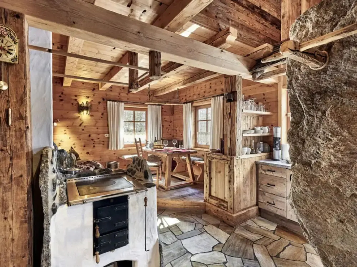 Felsenhutte Modern Retreat
