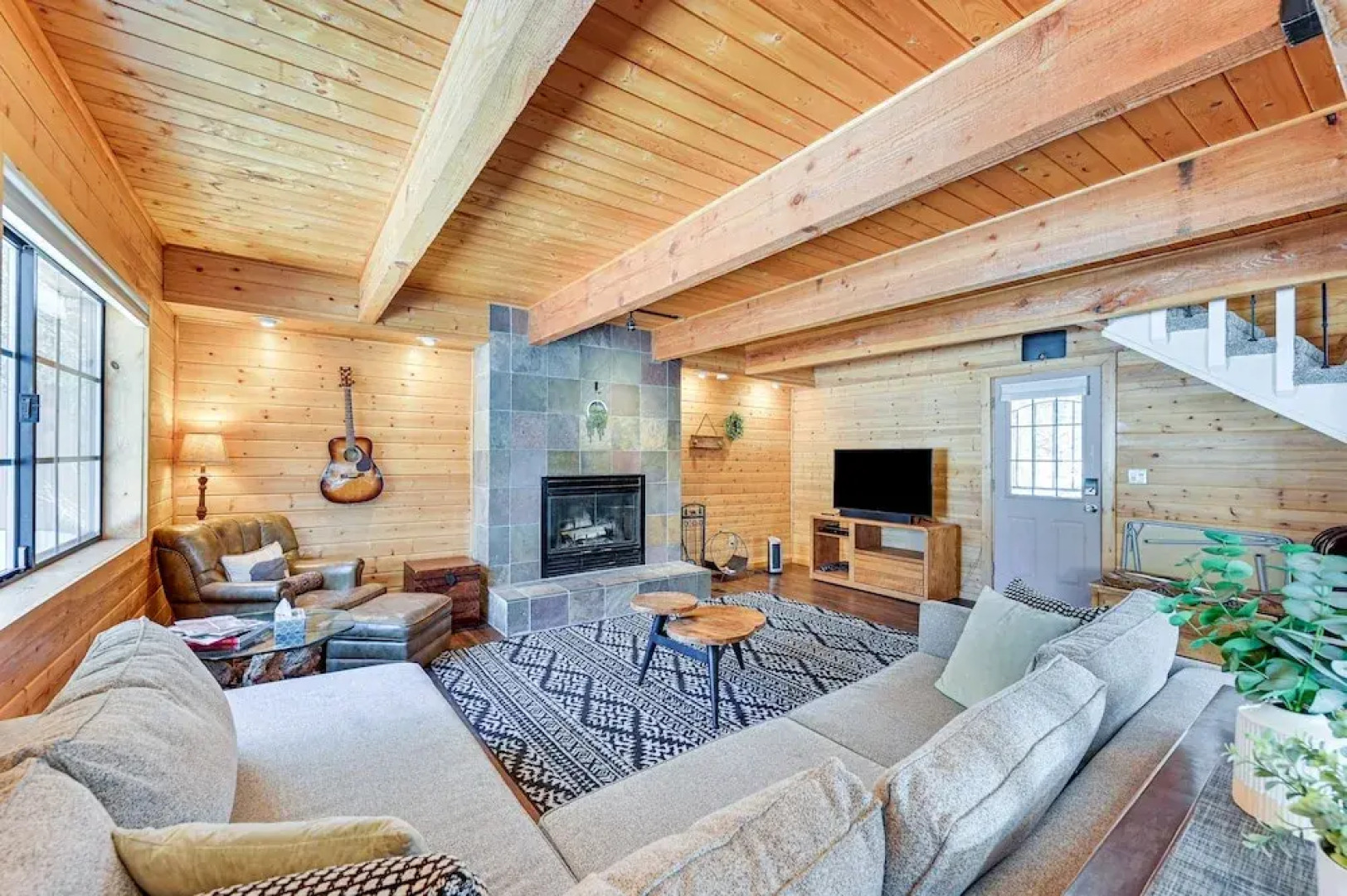 A-frame Munds Park Retreat: 35 Miles to Snowbowl