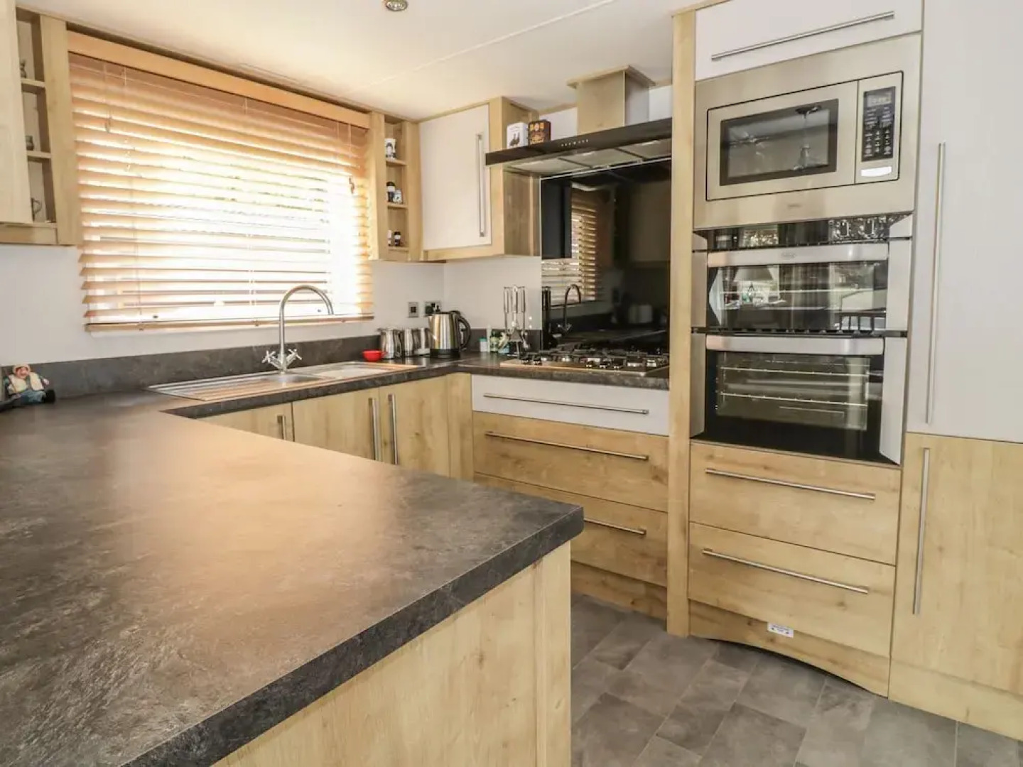 27 Lake View, Norwich