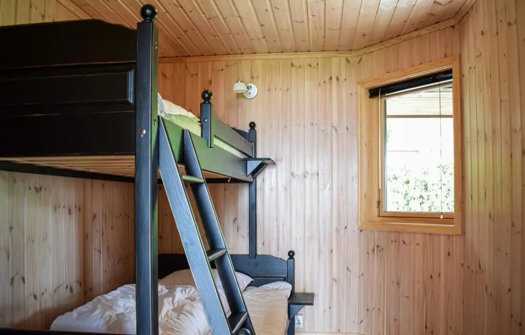 Stunning Home in Bjoa With 4 Bedrooms and Wifi