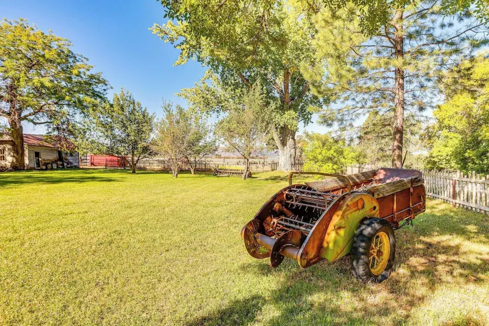 Patio & Mountain Views: Farmhouse in Mancos!
