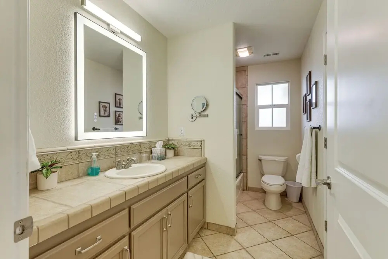 Walk Downtown: Remodeled Home in Murphys w/ Yard!