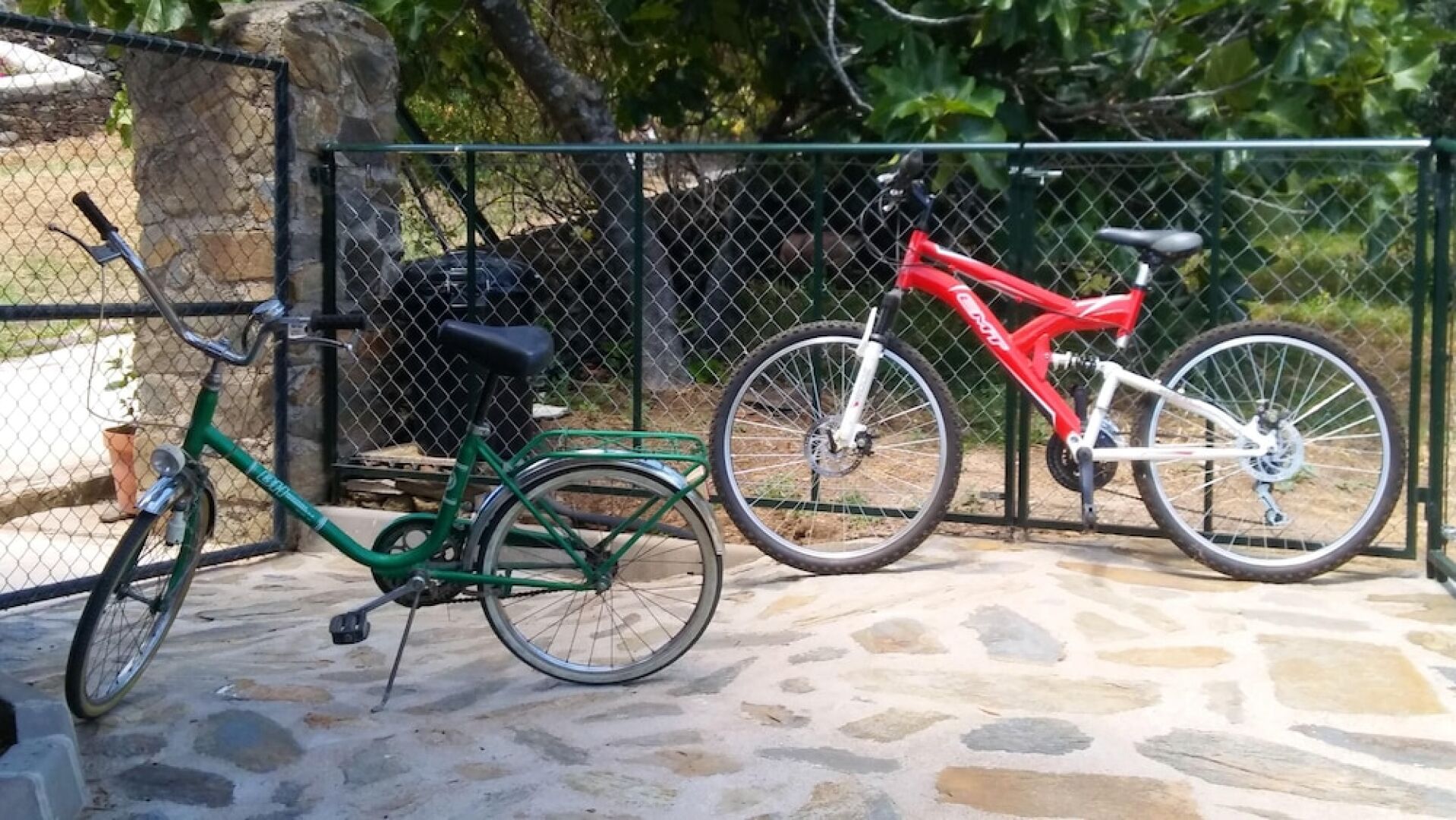 Studio with enclosed garden and wifi at Valencia de Alcantara