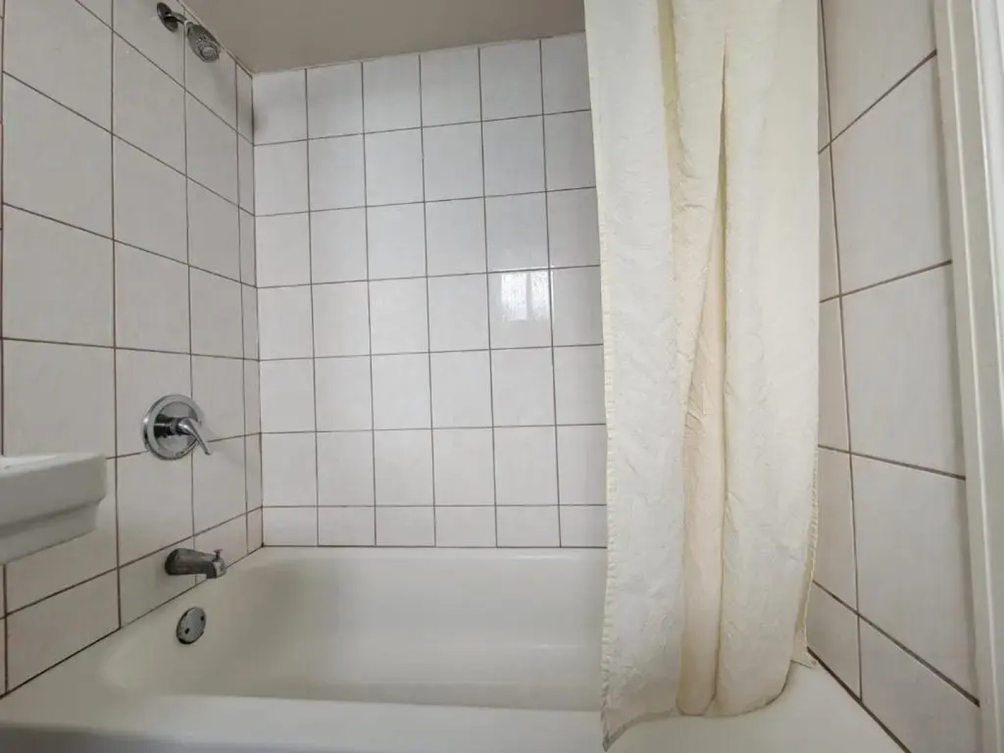 Emerald Inn & Lounge