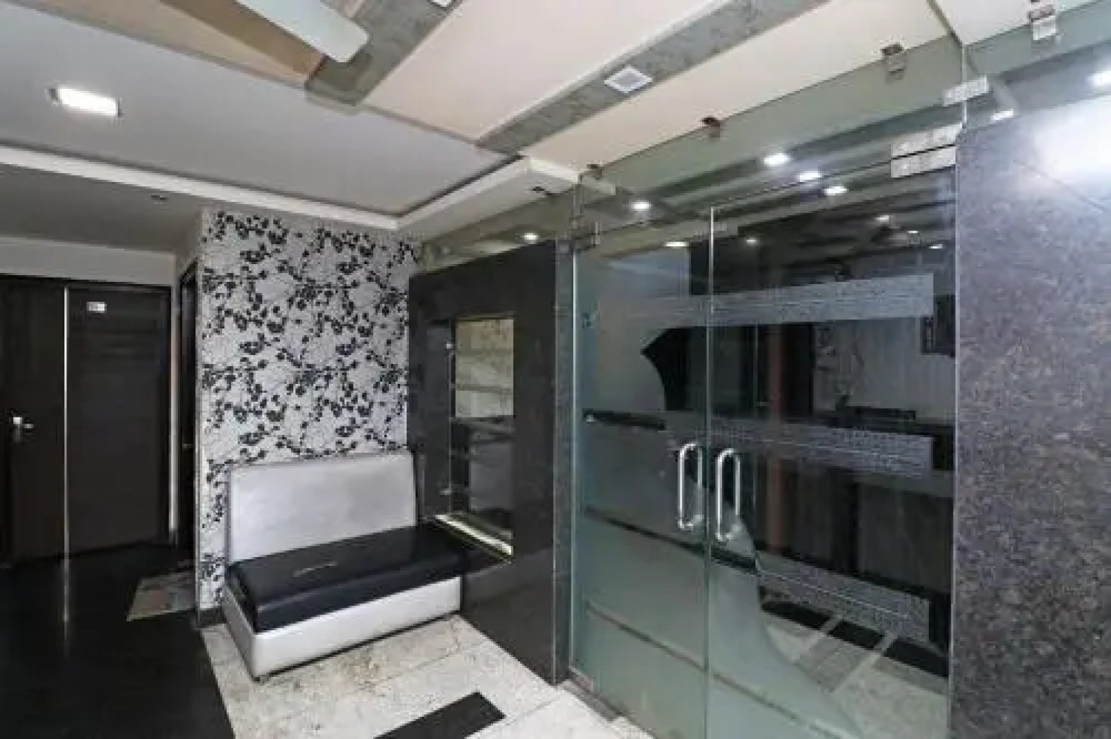 OYO Premium Swaroop Nagar