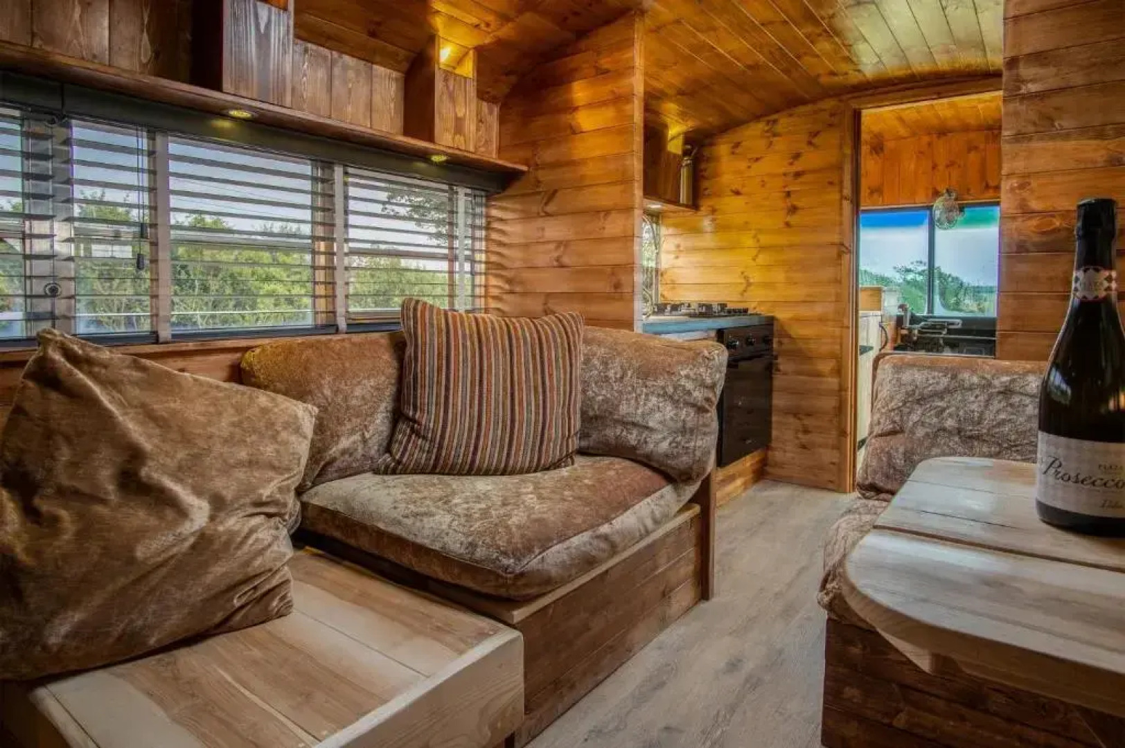 American School Bus - 1 Bedroom  - Blossom Farm - Tiers Cross