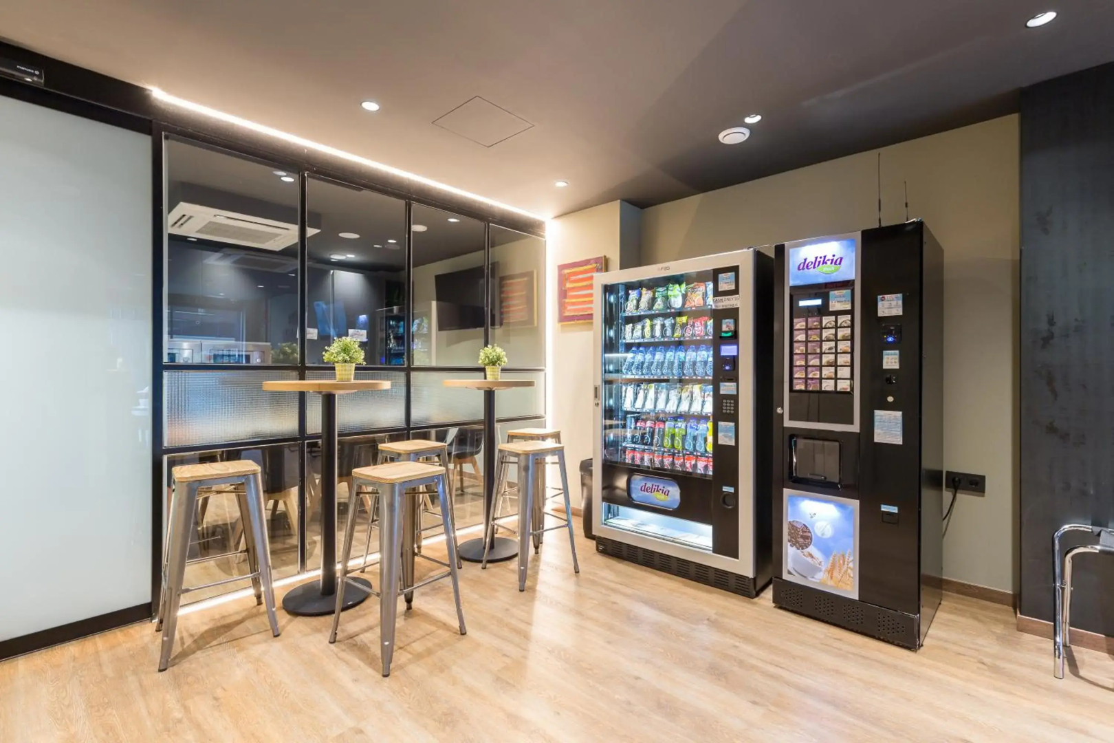 Airhostel Barcelona Airport 24h