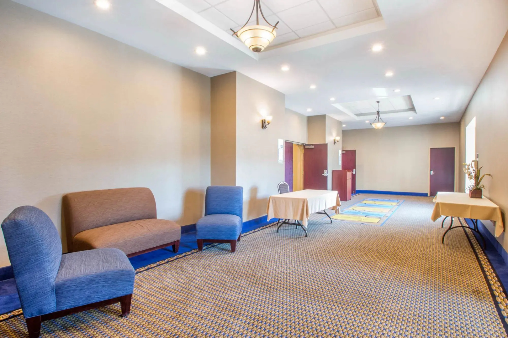 Holiday Inn Express and Suites Albany Airport- Wolf Road by IHG