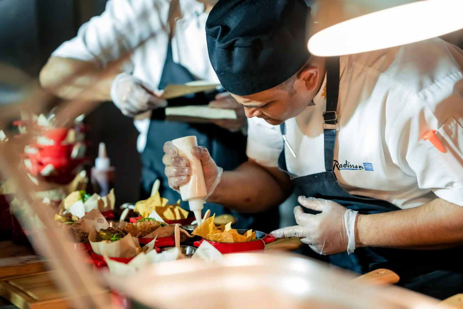 Отель Radisson Blu Hotel, Dubai Canal View