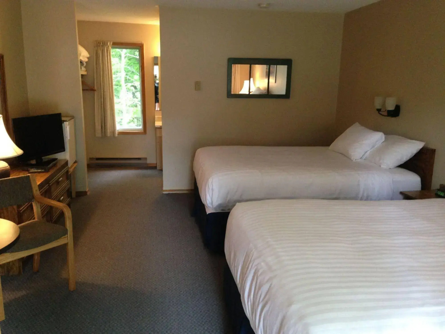 Colonial Bay Motel and Cottages