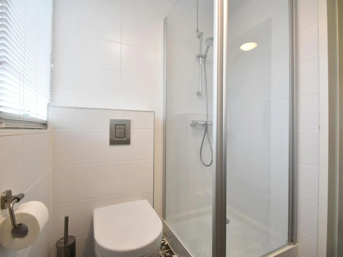 Quaint Holiday Home in Zonnemaire With Roofed Terrace