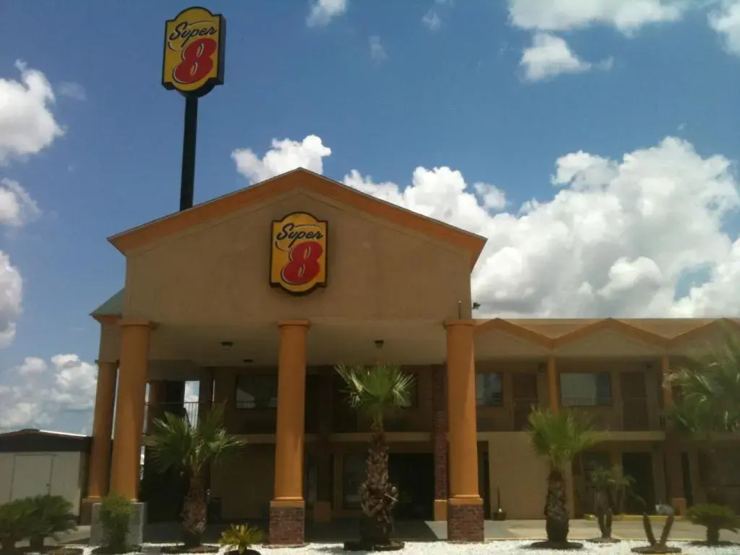 Super 8 Breaux Bridge