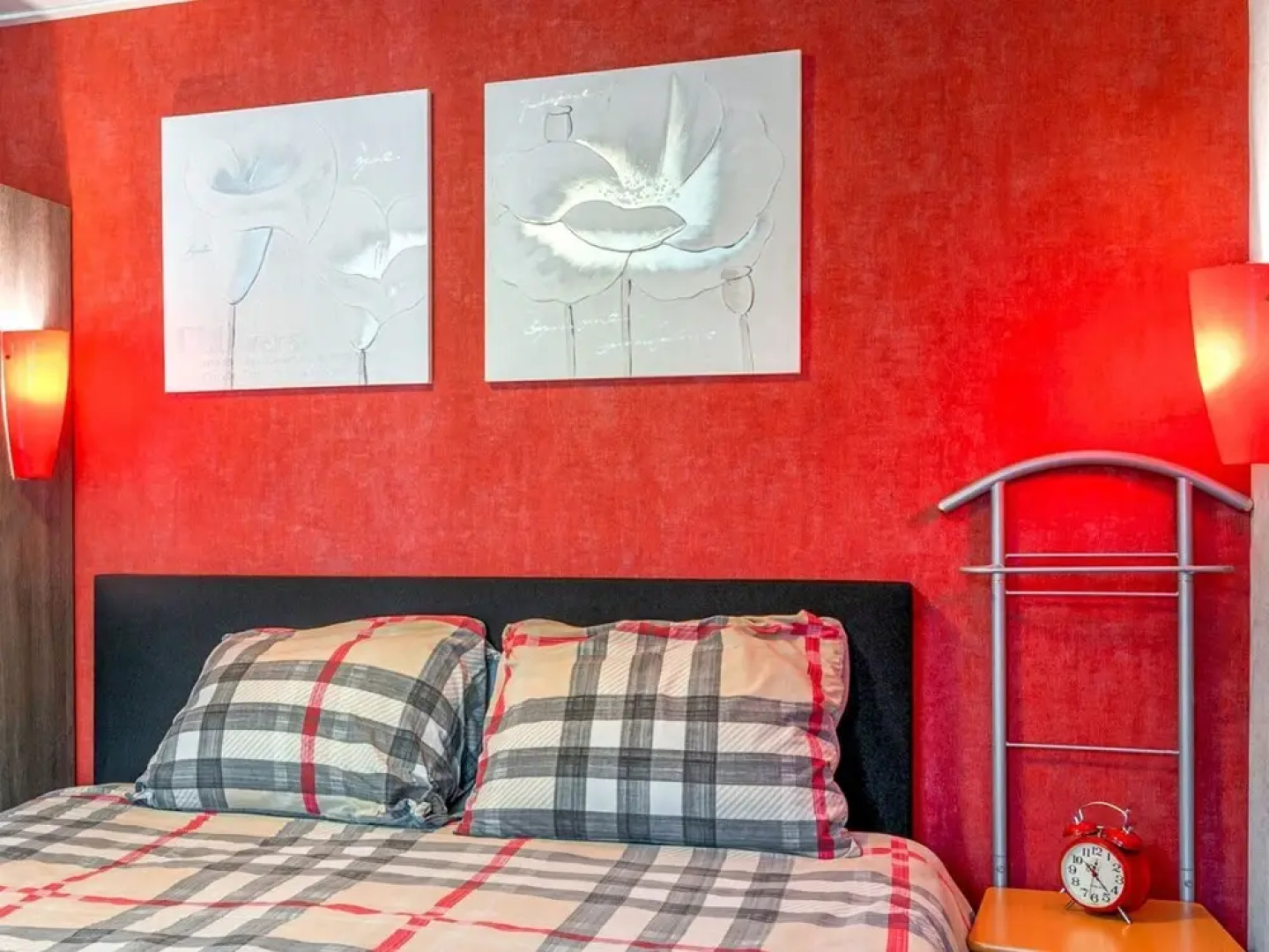 Quaint Bungalow in Uden With Fenced Garden, Sauna, Terrace