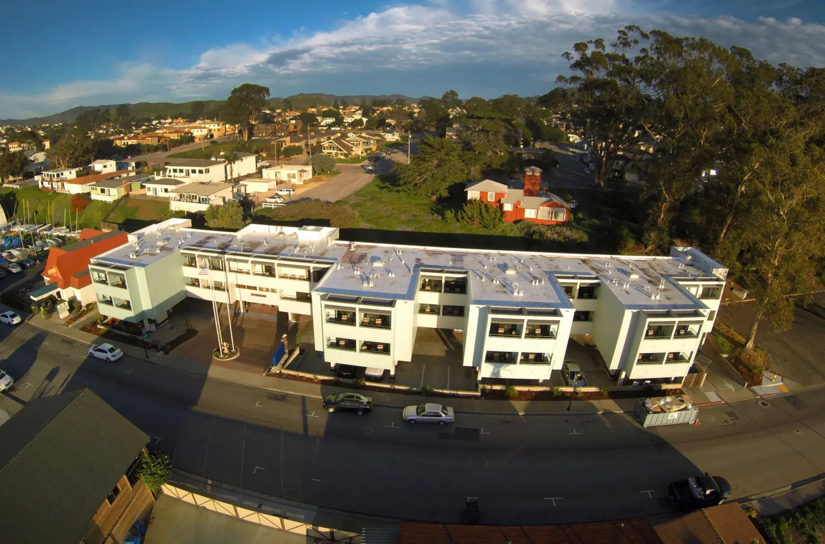 456 Embarcadero Inn & Suites