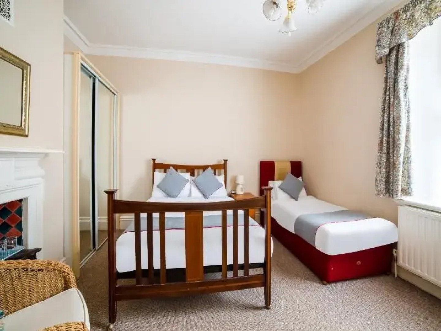 The Briary Hotel - Guest House