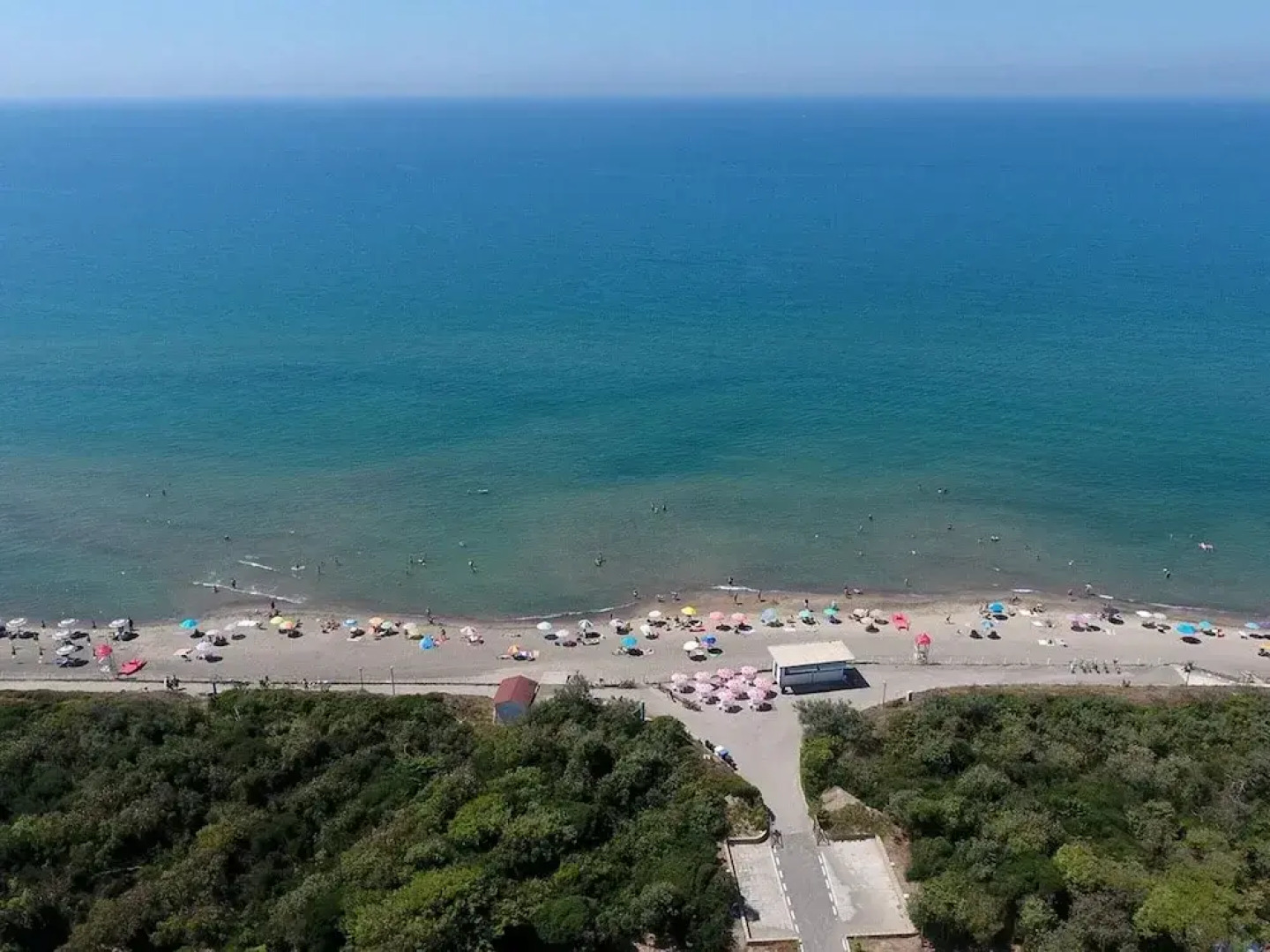 Chalet w/ Terrace & Pool