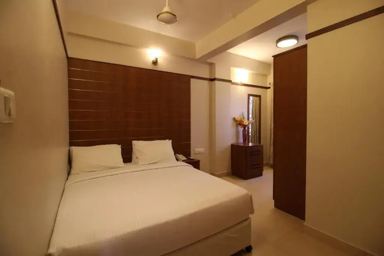 Srivar Hotels