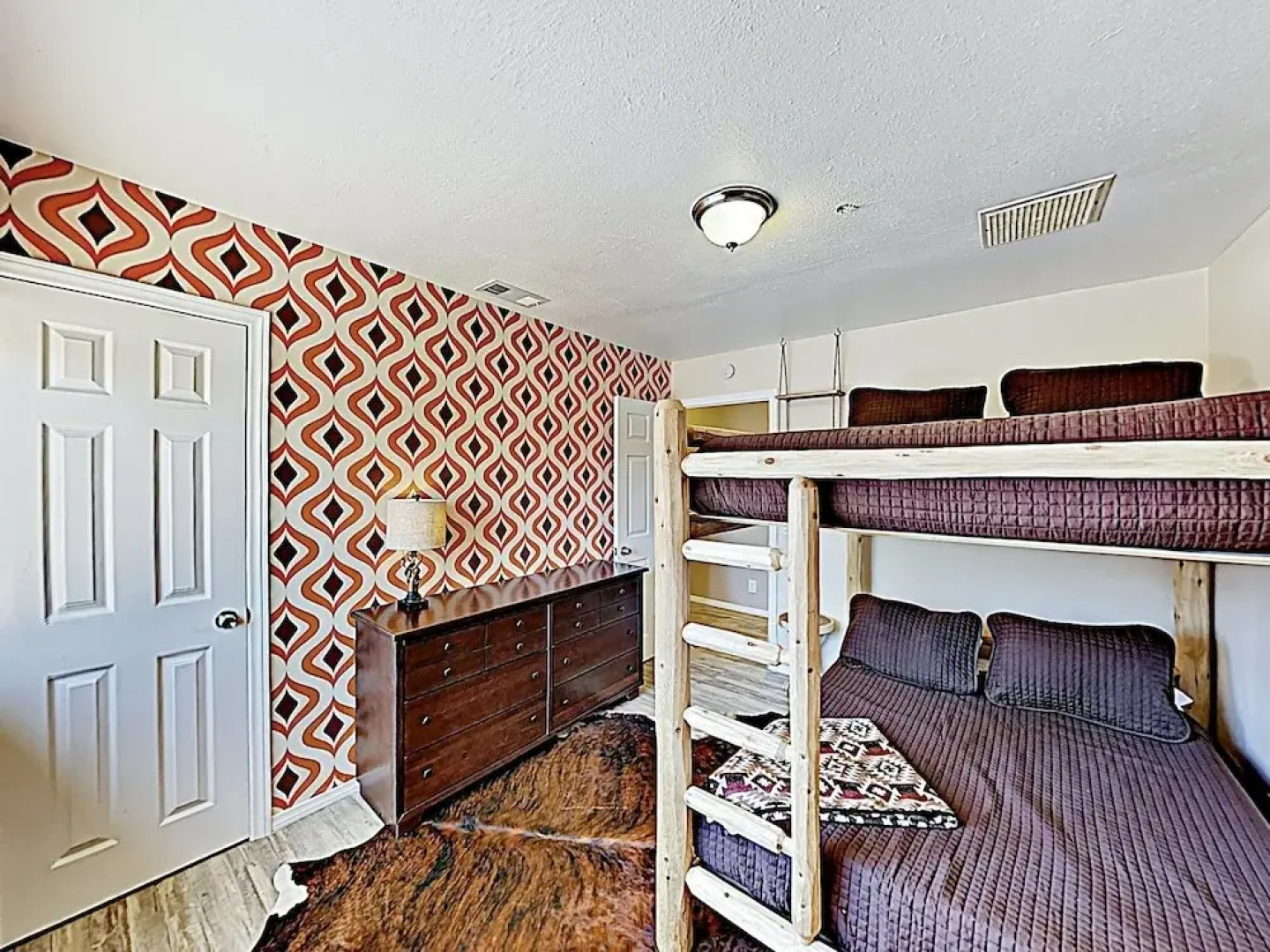 New Listing! Rawhide Ranch, Walk To Pappys 3 Bedroom Home