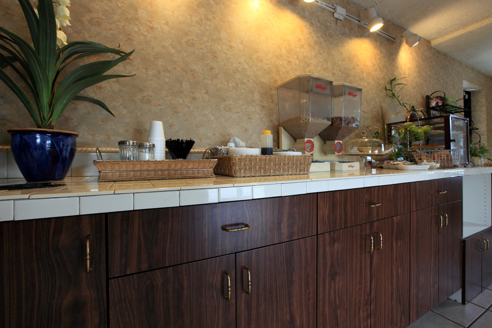 Americas Best Value Inn North Capital