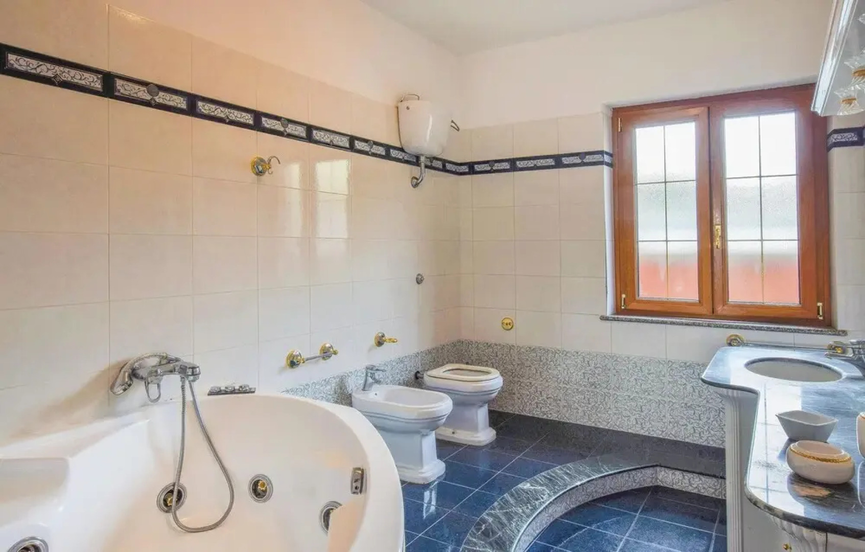 Nice Apartment in Davoli Marina With 2 Bedrooms and Wifi