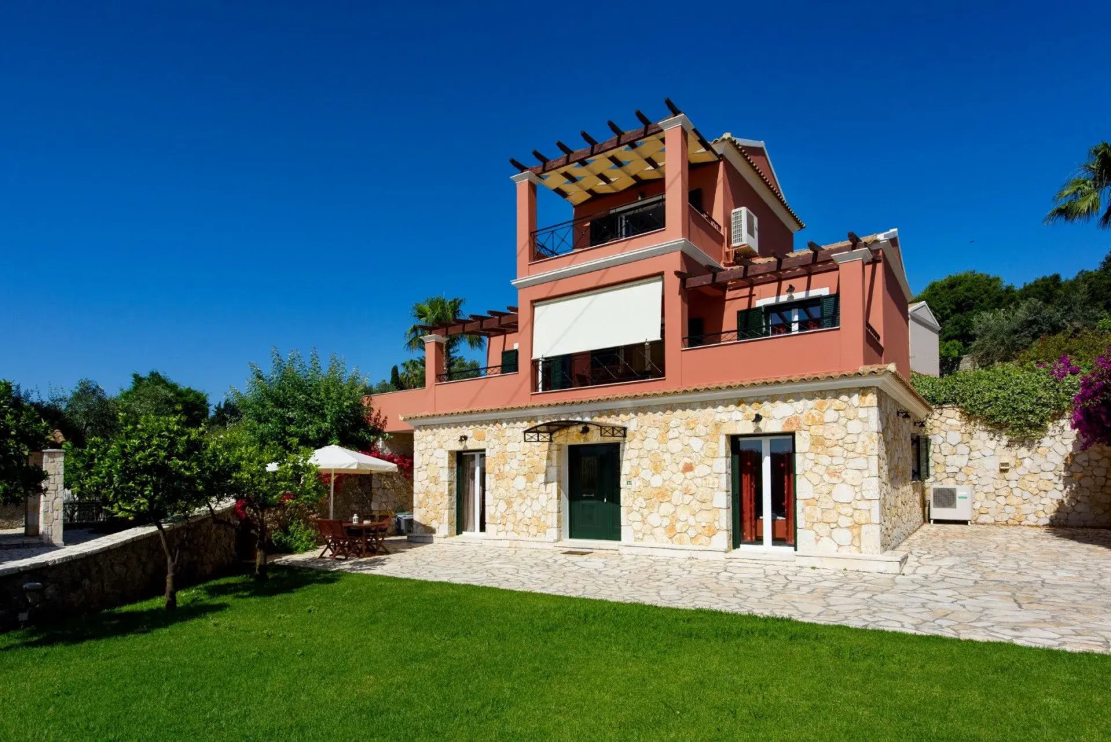 Il Tesori Dassia Villas
