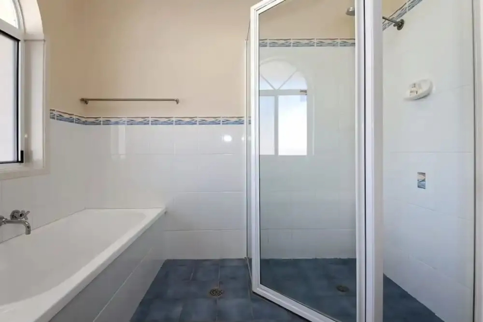 Sandcastles, 2/23 Robinson Street