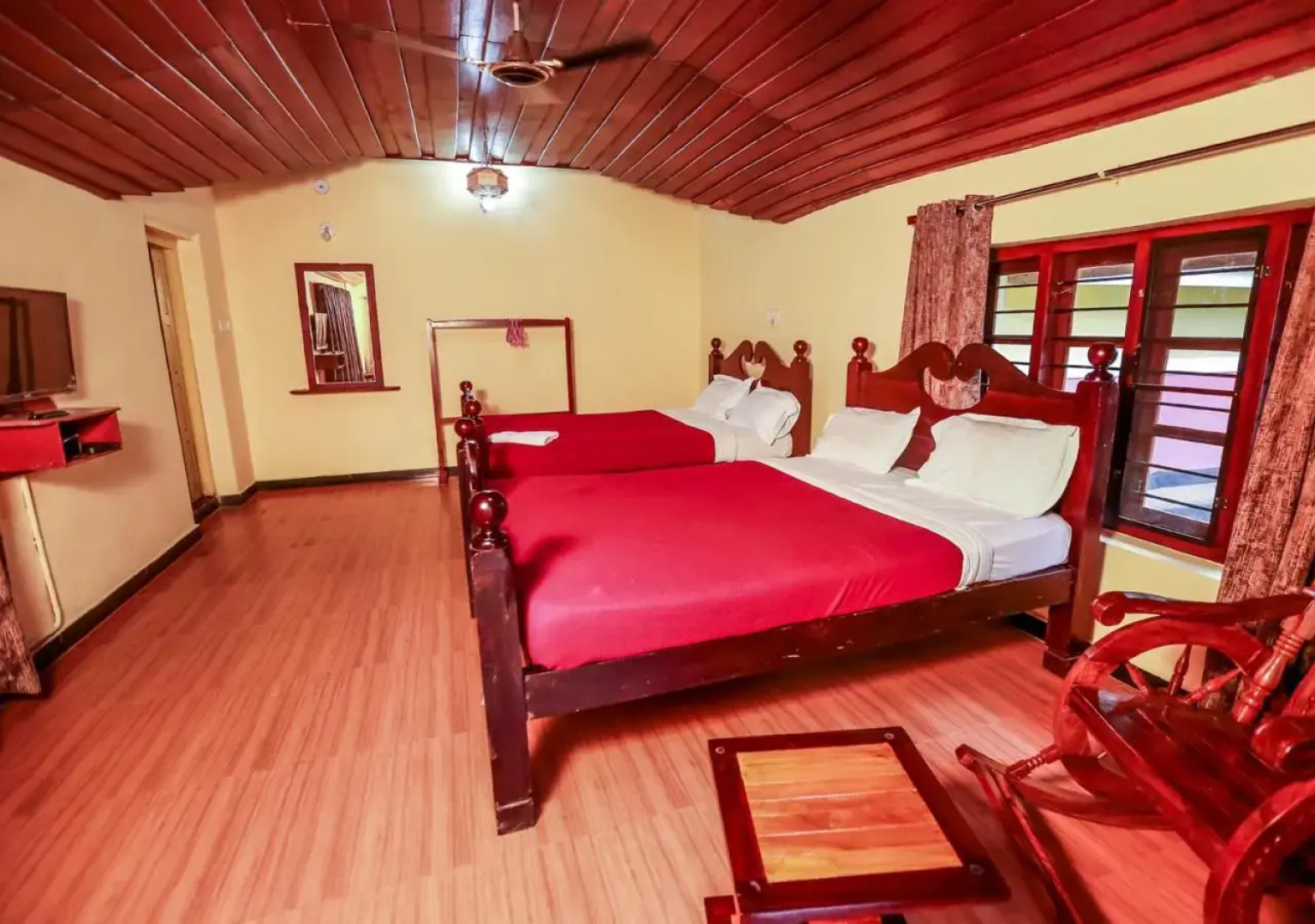 Chandragiri Bungalow by VOYE HOMES