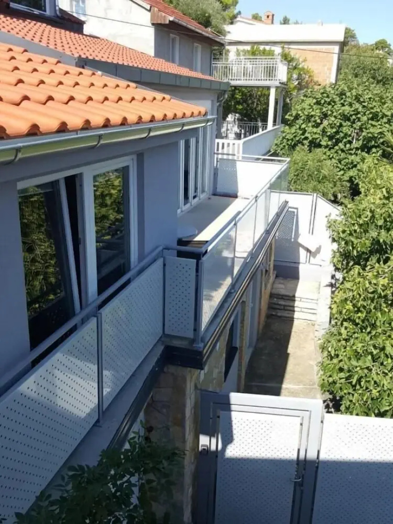 Robi - 100 Meters to the Beach - A2