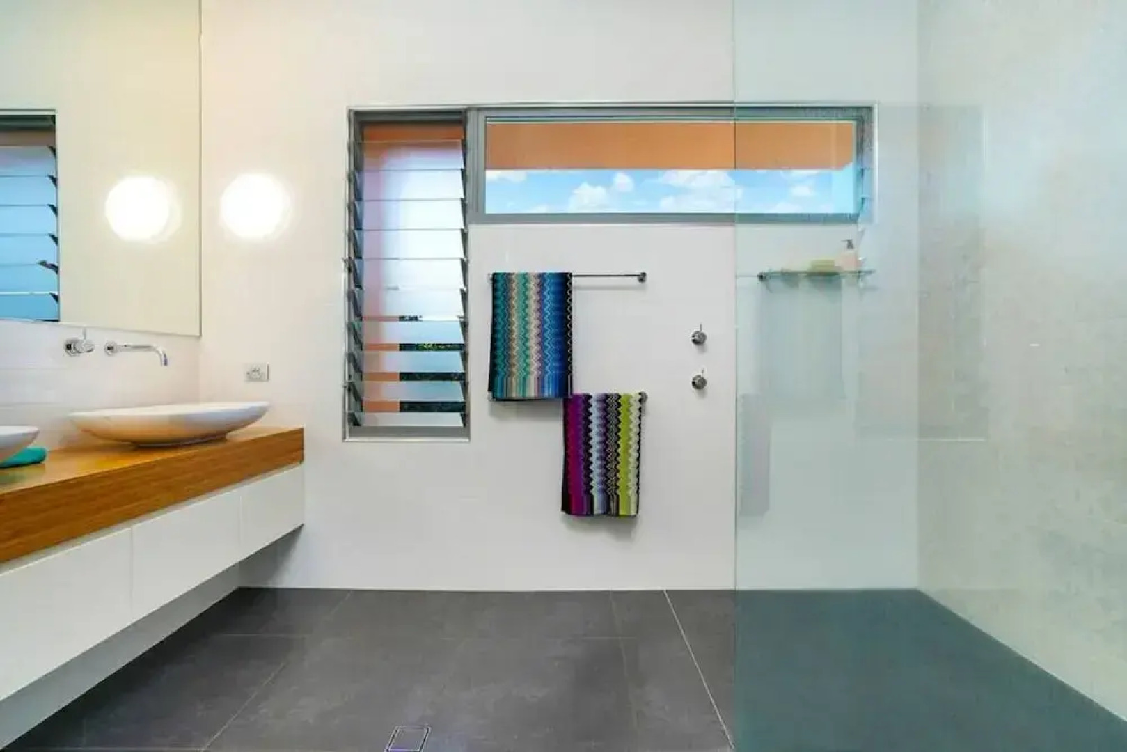 ZENLUX - 5BR Holiday Home with Pool