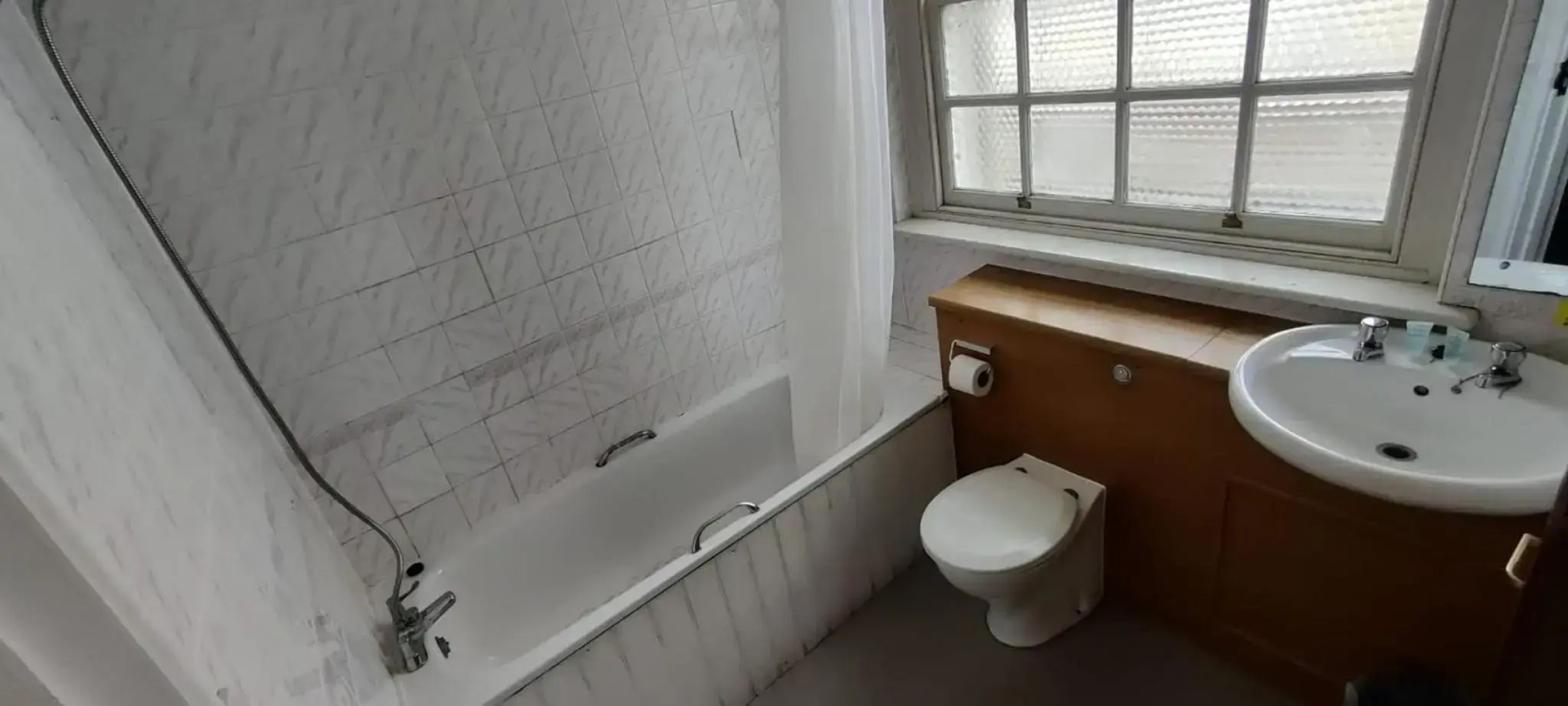 Royal Hotel, Bar & Grill