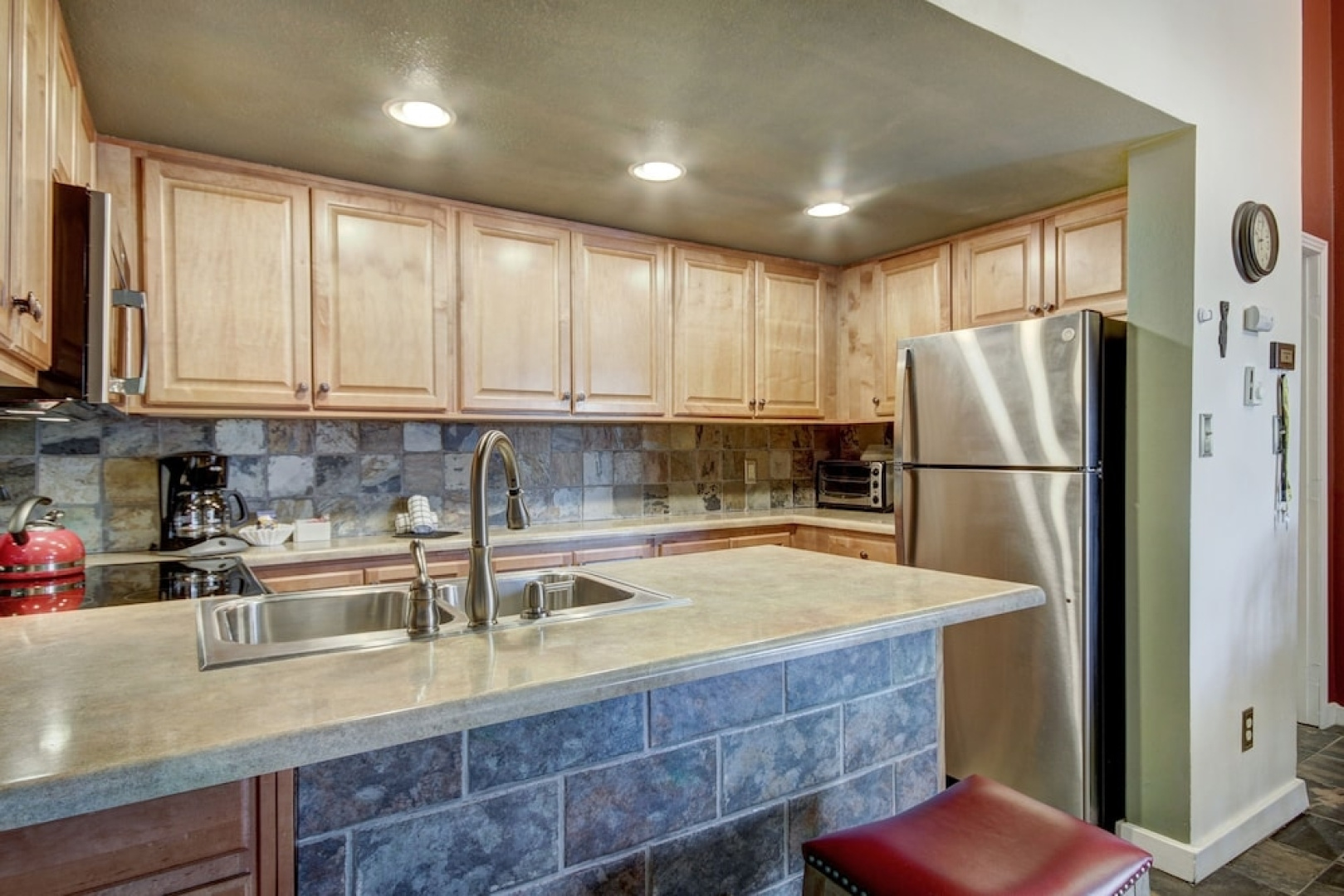 2BR/2BA Condo on Shuttle Route - Wild Irishman 1015 - Pool & more!
