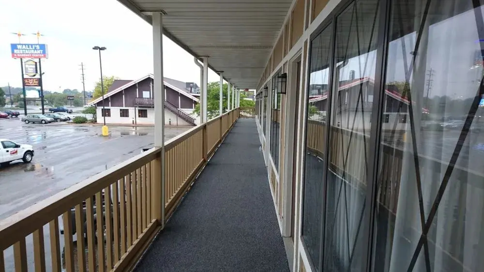 Super 8 Flint/Burton Area