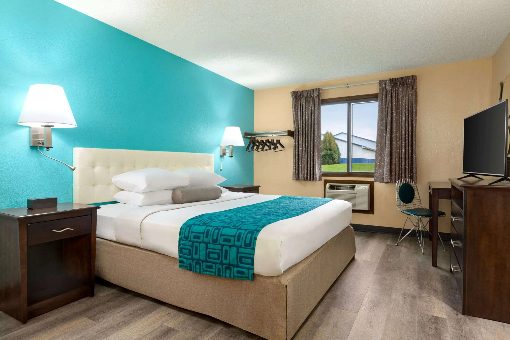 Howard Johnson by Wyndham Waterloo/Cedar Falls