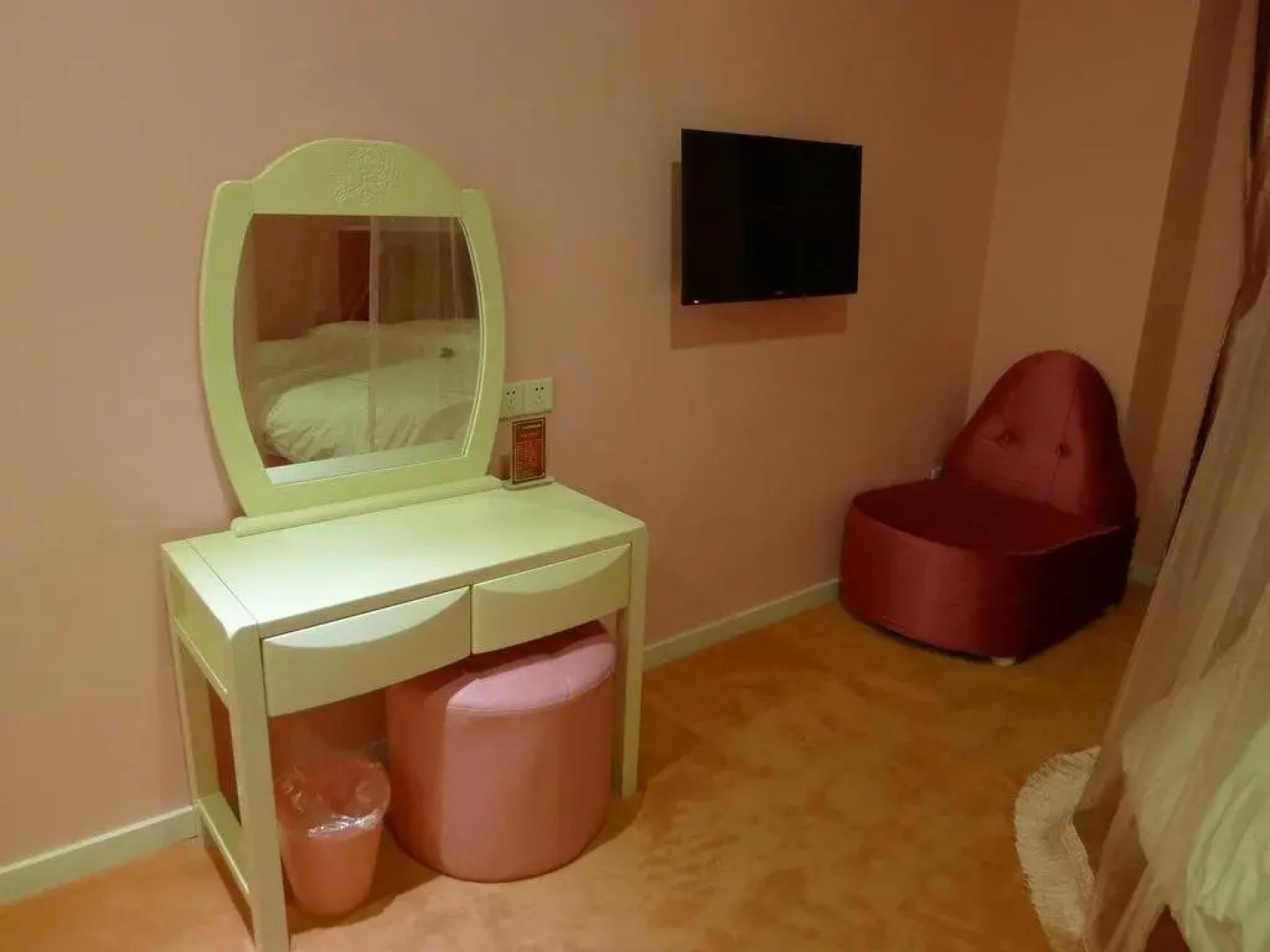 Tai Yuan San Sheng Stone River Couple Hotel