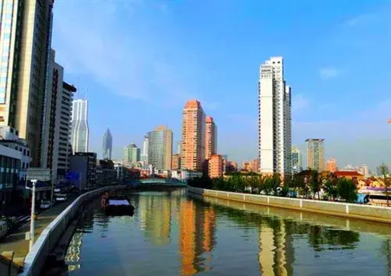 Shanghai Lakeside Holiday Inn Hotel