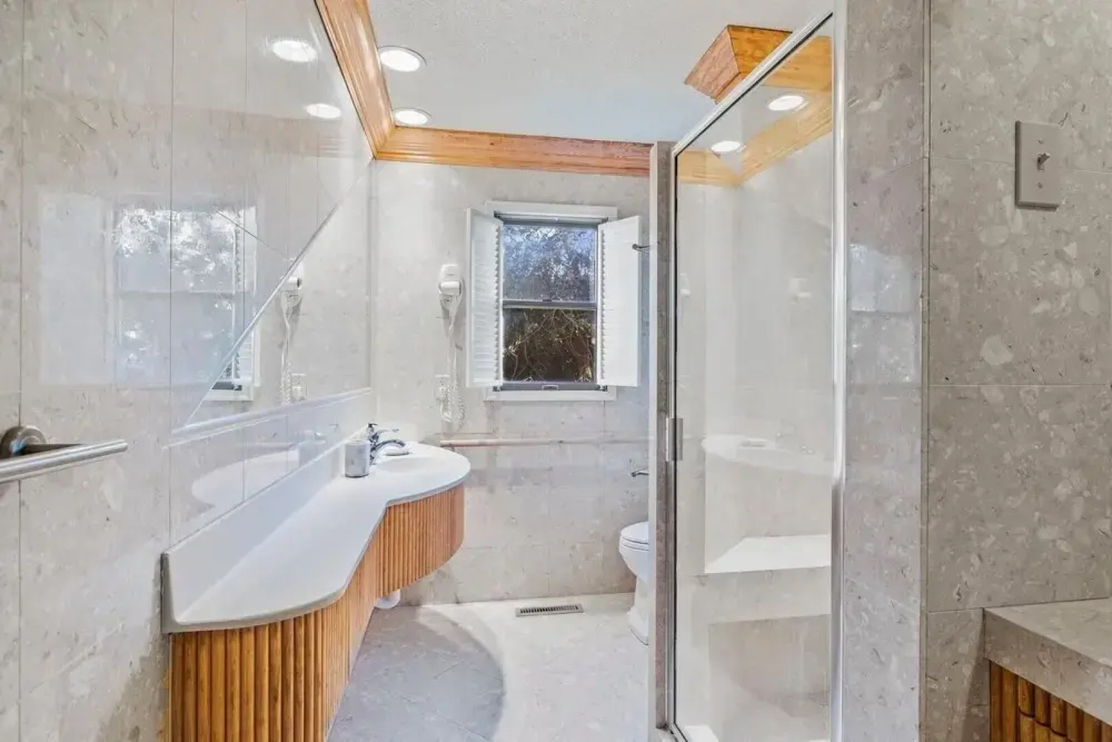 The Green Flash 4 Bedroom Home by RedAwning