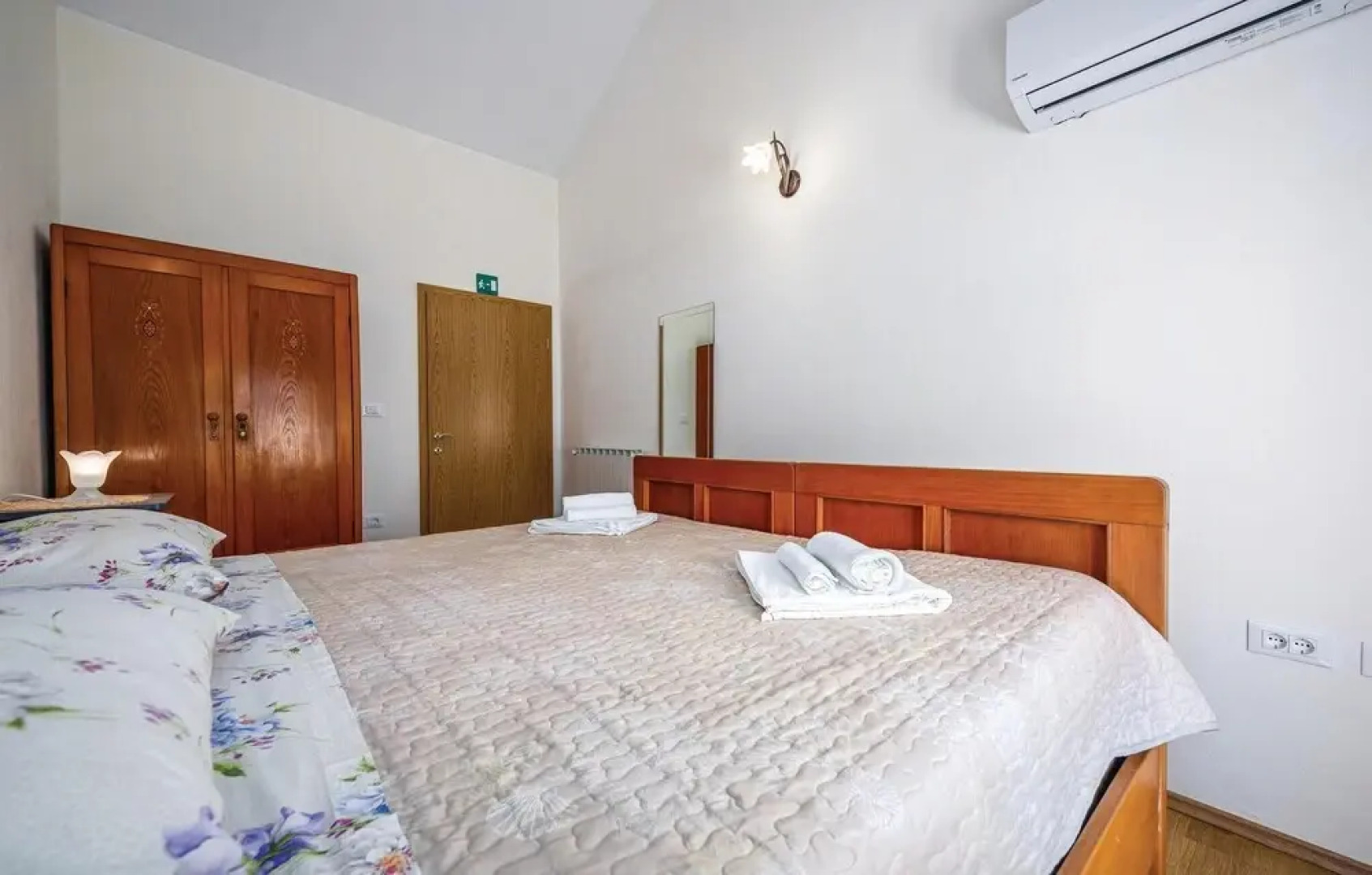 Nice Home in Nova Vas With 4 Bedrooms, Wifi and Outdoor Swimming Pool