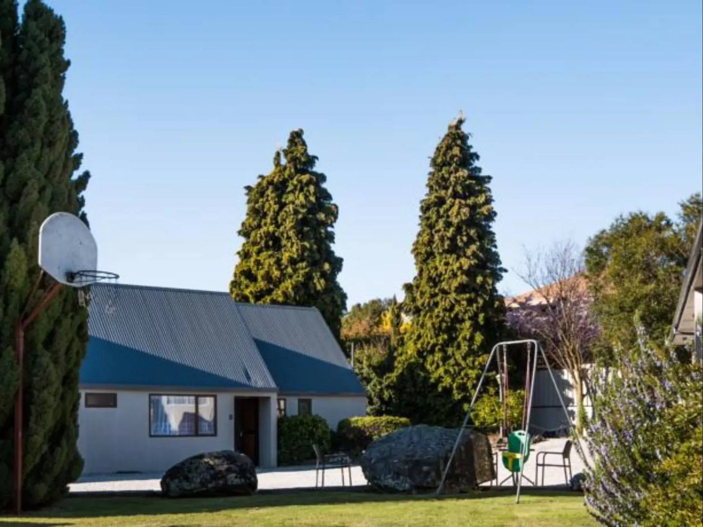 Manuka Crescent Motel