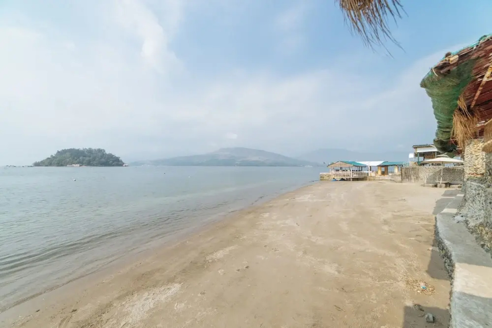 RedDoorz Plus @ Subic 2n2 Beach Resort Zambales