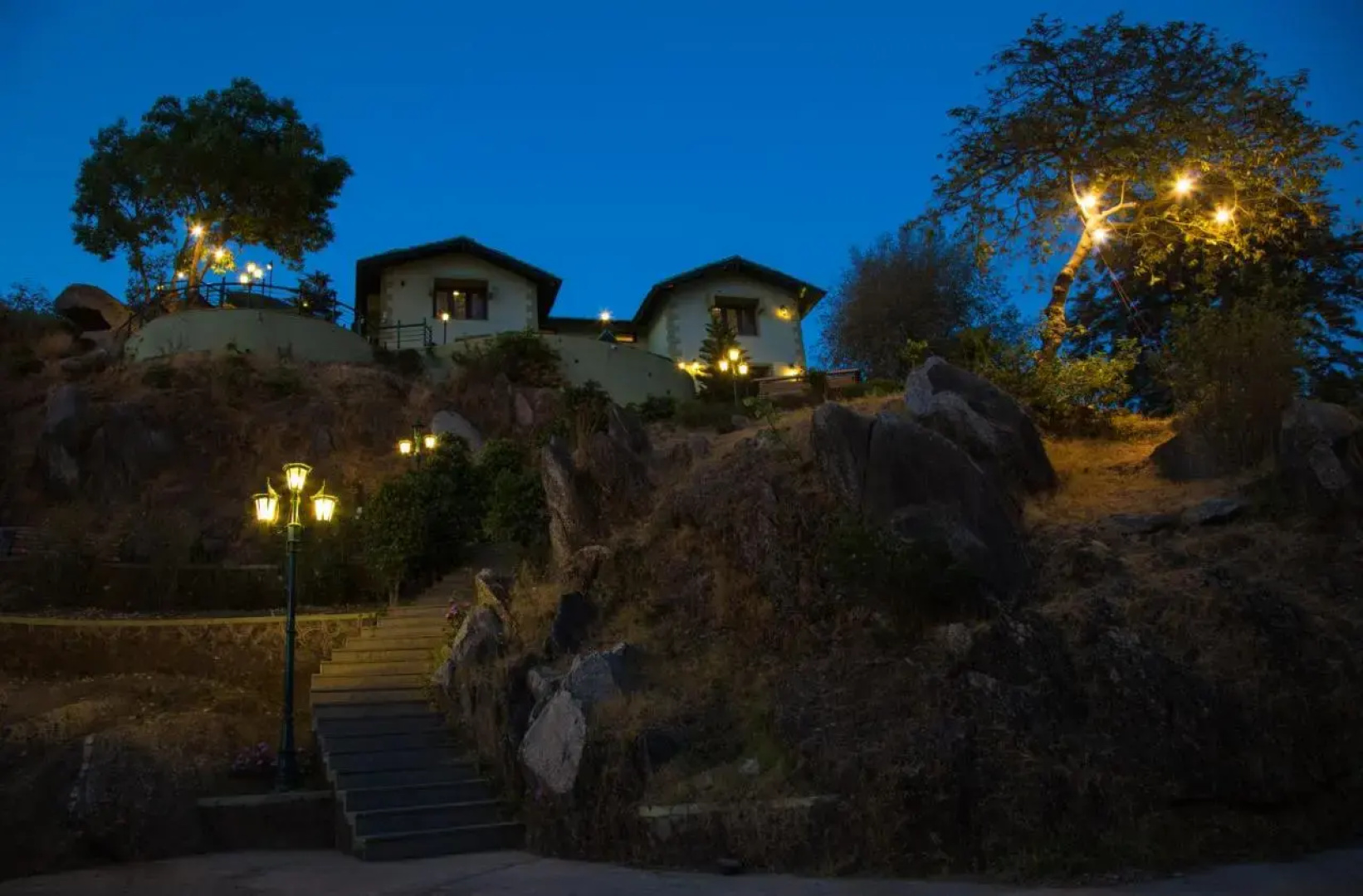 The Colonial Manek Manor