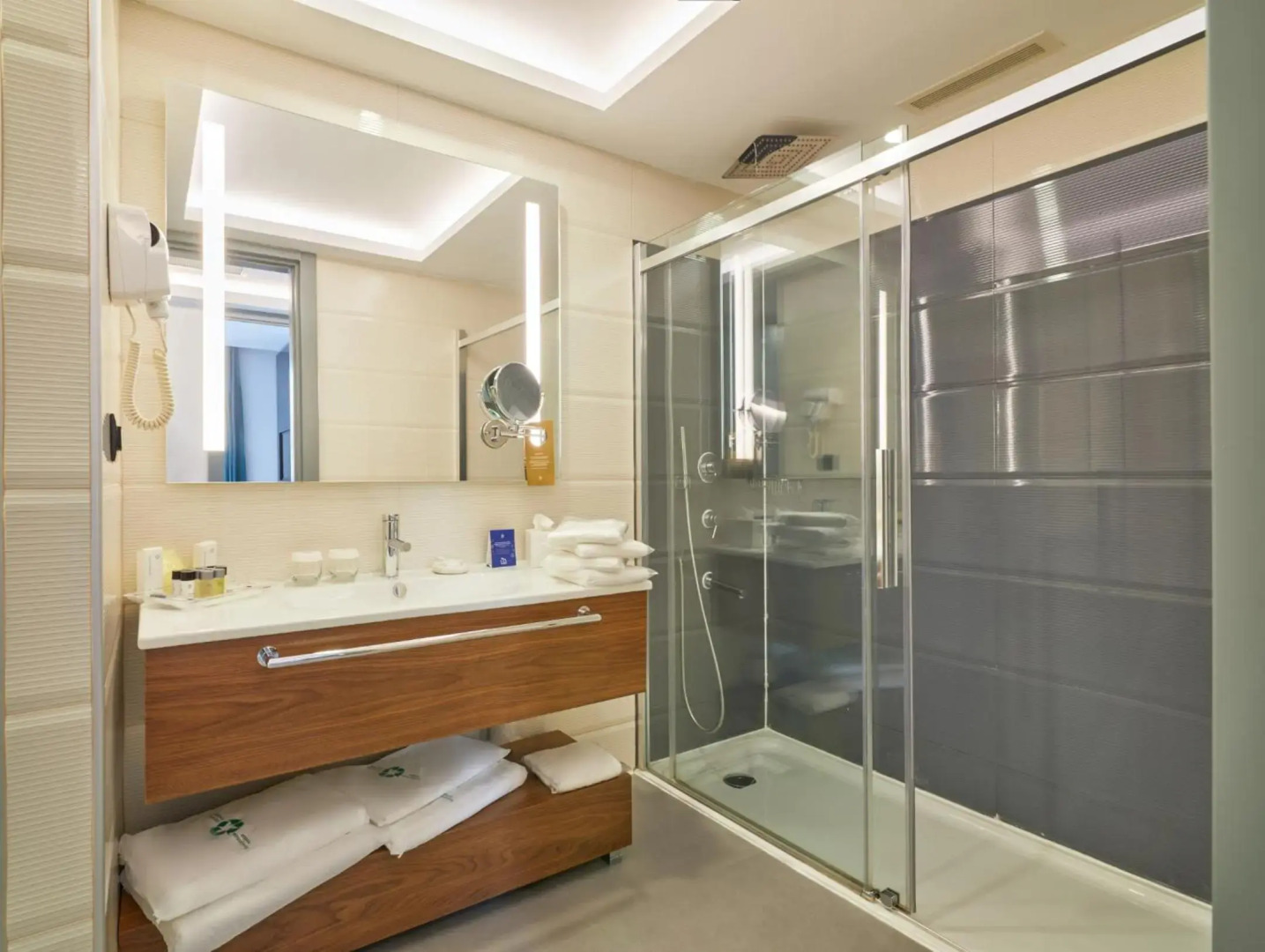 Holiday Inn Express Suites Belmont by IHG