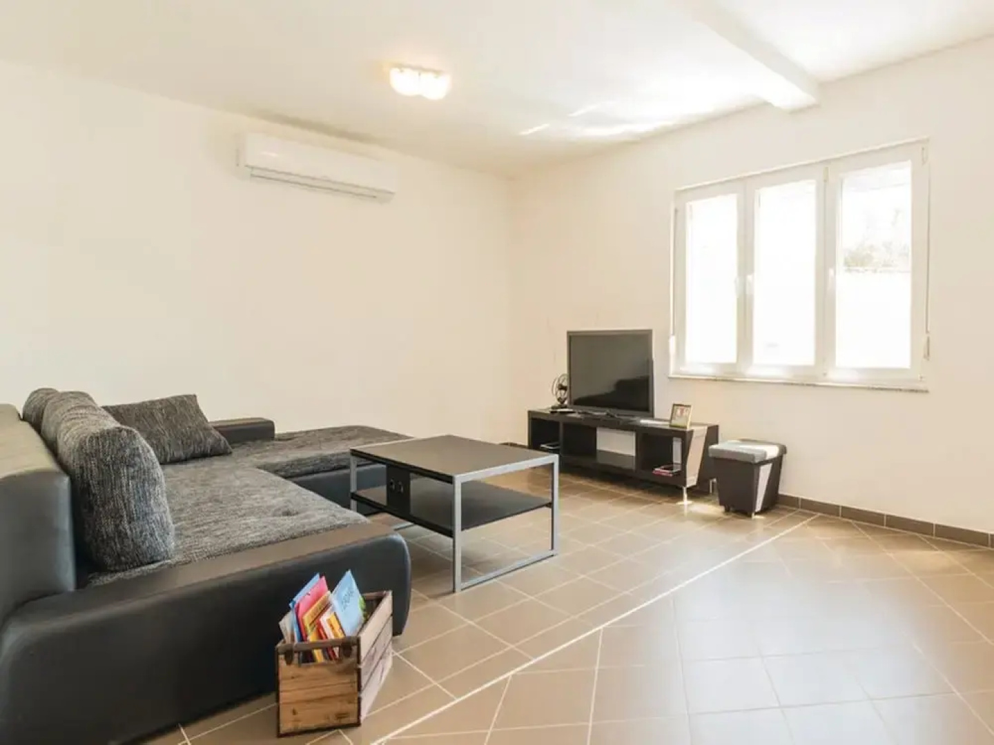 Spacious Villa in Maslenica with Swimming Pool